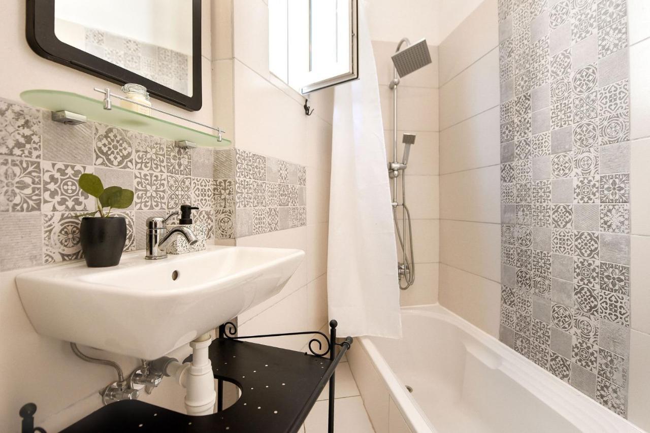 Stylish & Spacious Apartment Near The Old Town - A Touch Of History, A Dash Of Modernity Бухарест Экстерьер фото