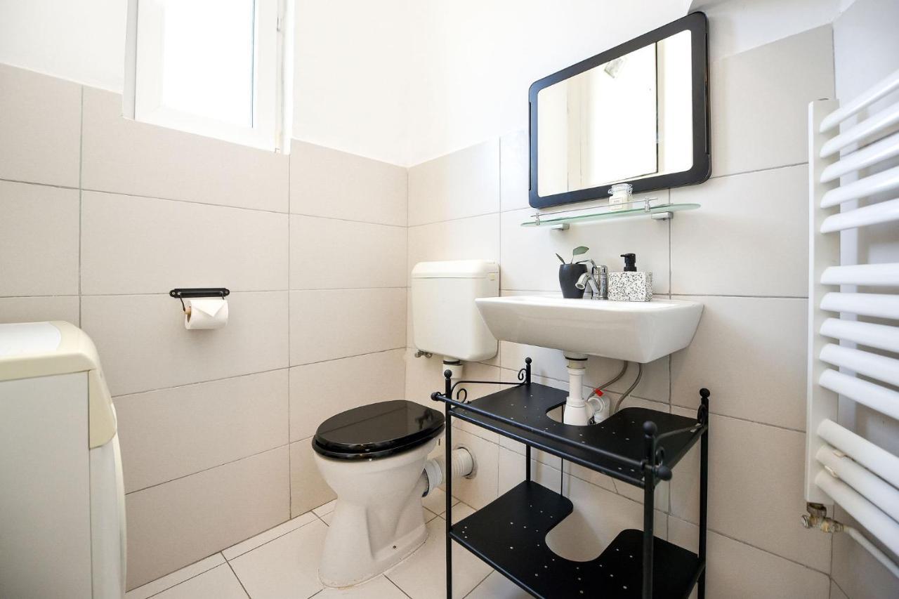 Stylish & Spacious Apartment Near The Old Town - A Touch Of History, A Dash Of Modernity Бухарест Экстерьер фото
