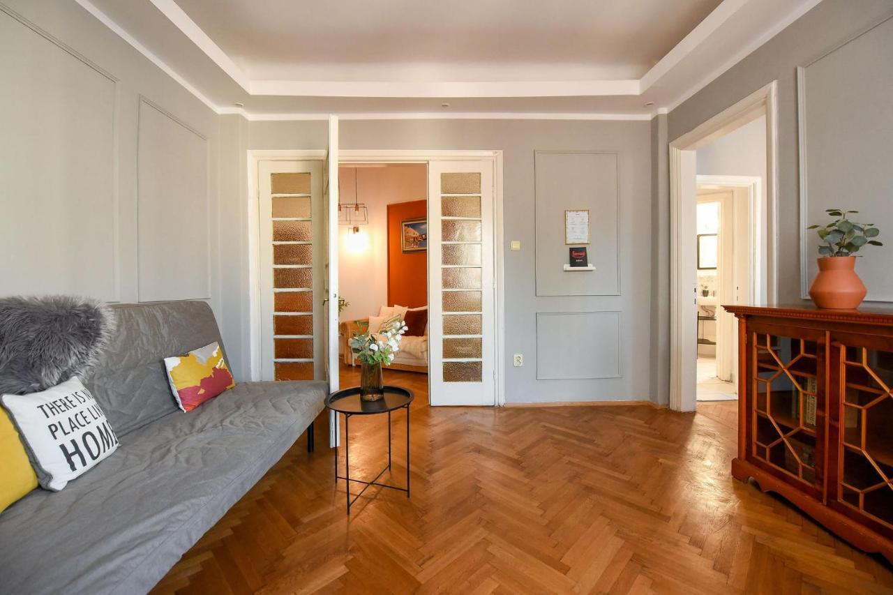 Stylish & Spacious Apartment Near The Old Town - A Touch Of History, A Dash Of Modernity Бухарест Экстерьер фото