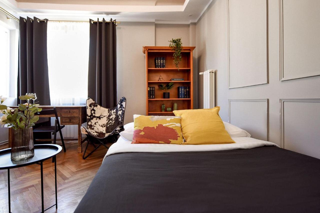 Stylish & Spacious Apartment Near The Old Town - A Touch Of History, A Dash Of Modernity Бухарест Экстерьер фото