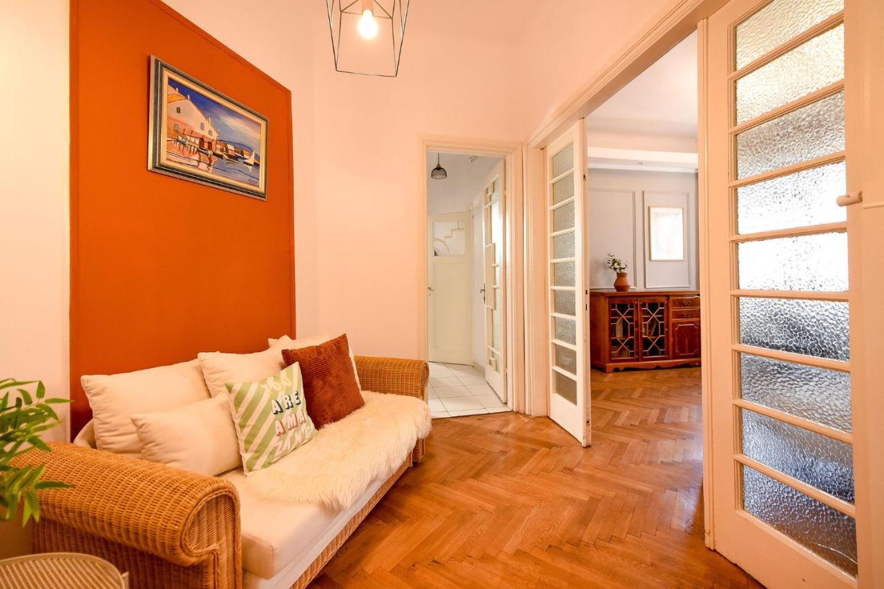 Stylish & Spacious Apartment Near The Old Town - A Touch Of History, A Dash Of Modernity Бухарест Экстерьер фото