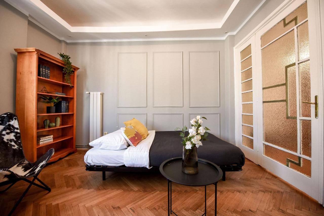 Stylish & Spacious Apartment Near The Old Town - A Touch Of History, A Dash Of Modernity Бухарест Экстерьер фото
