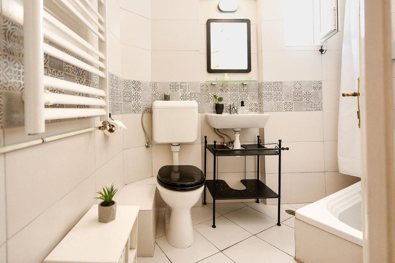 Stylish & Spacious Apartment Near The Old Town - A Touch Of History, A Dash Of Modernity Бухарест Экстерьер фото