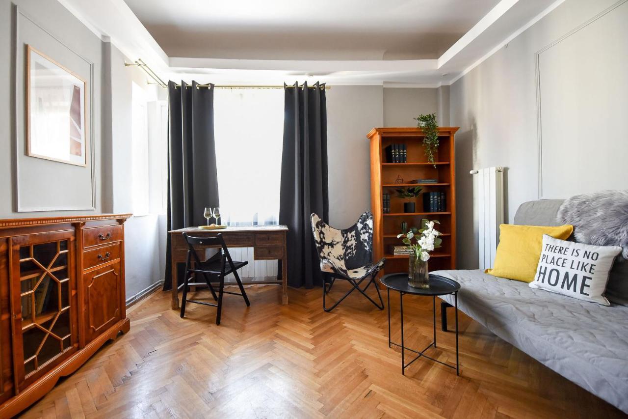 Stylish & Spacious Apartment Near The Old Town - A Touch Of History, A Dash Of Modernity Бухарест Экстерьер фото